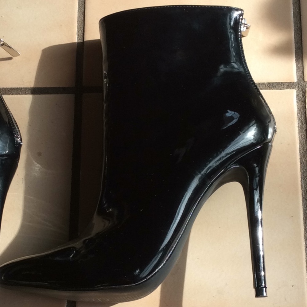 Boots - Picture 3 of 5